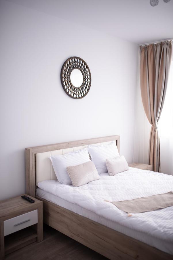 Apartament Denissia Oradea Buitenkant foto