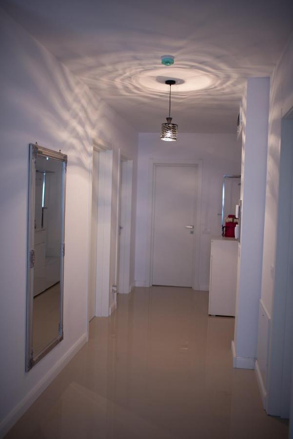Apartament Denissia Oradea Buitenkant foto