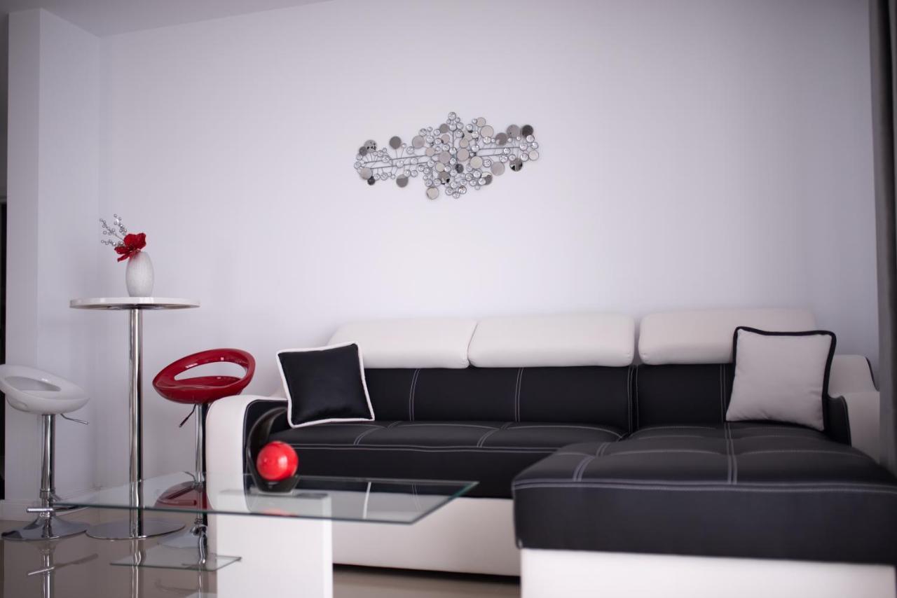 Apartament Denissia Oradea Buitenkant foto