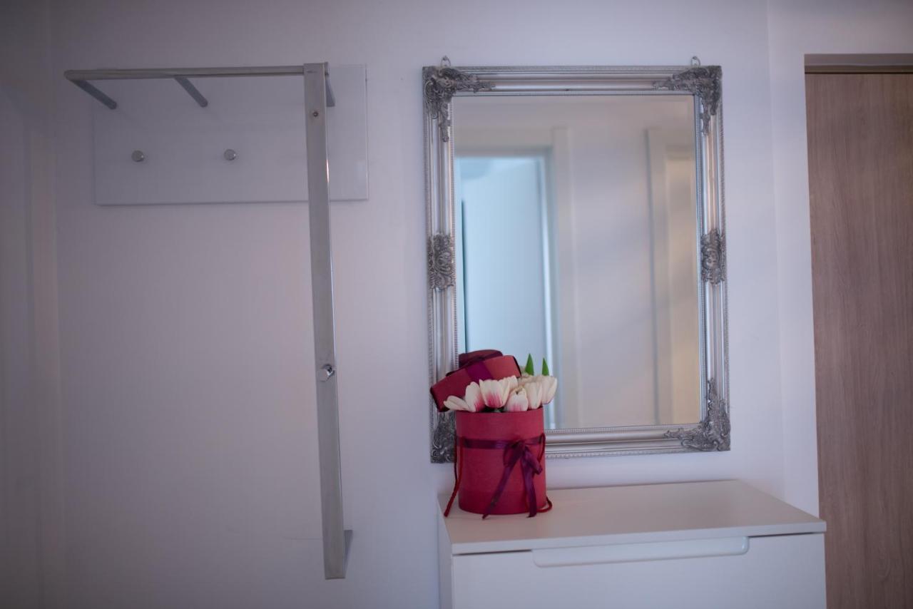Apartament Denissia Oradea Buitenkant foto
