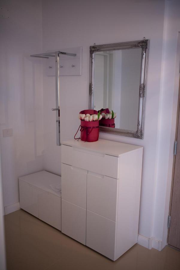 Apartament Denissia Oradea Buitenkant foto