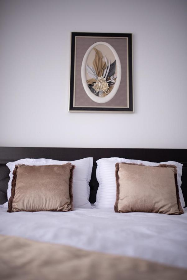Apartament Denissia Oradea Buitenkant foto