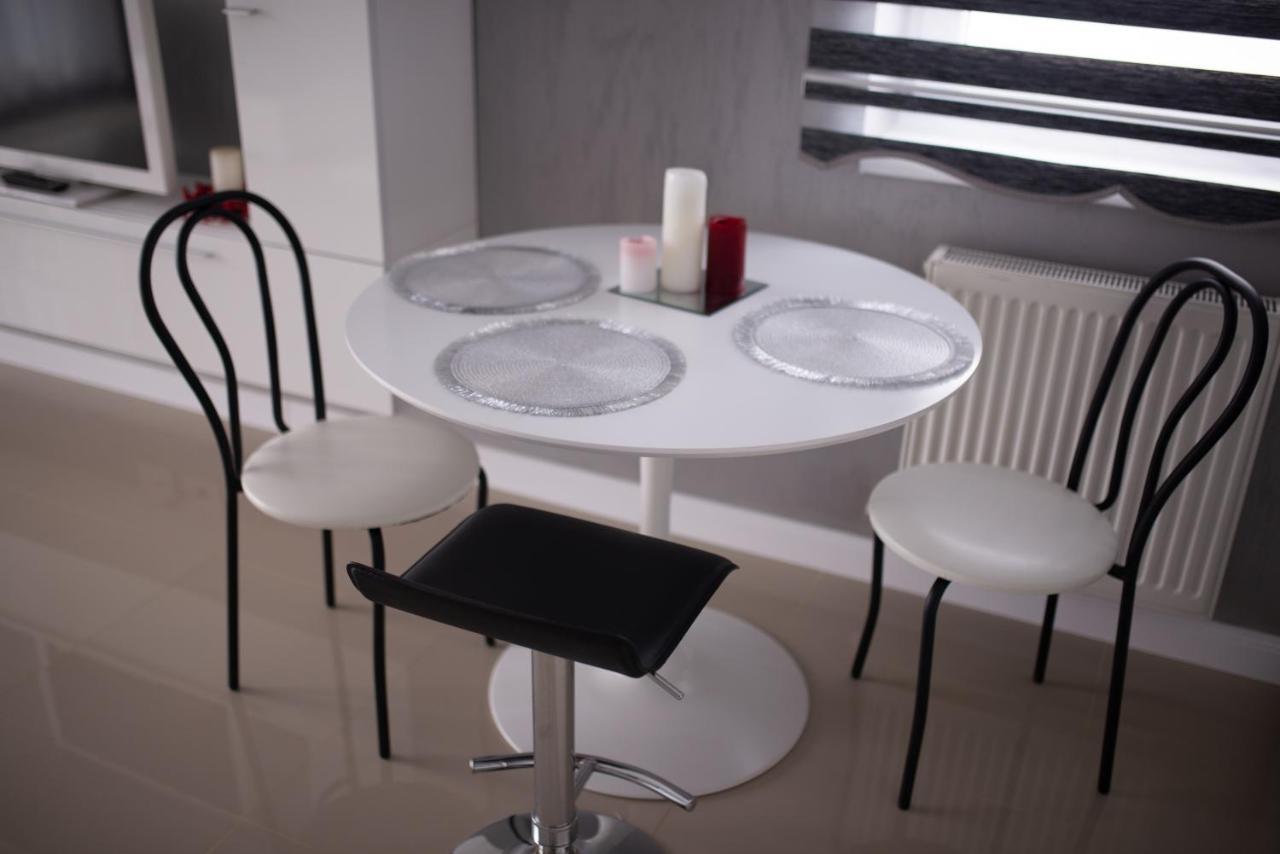 Apartament Denissia Oradea Buitenkant foto